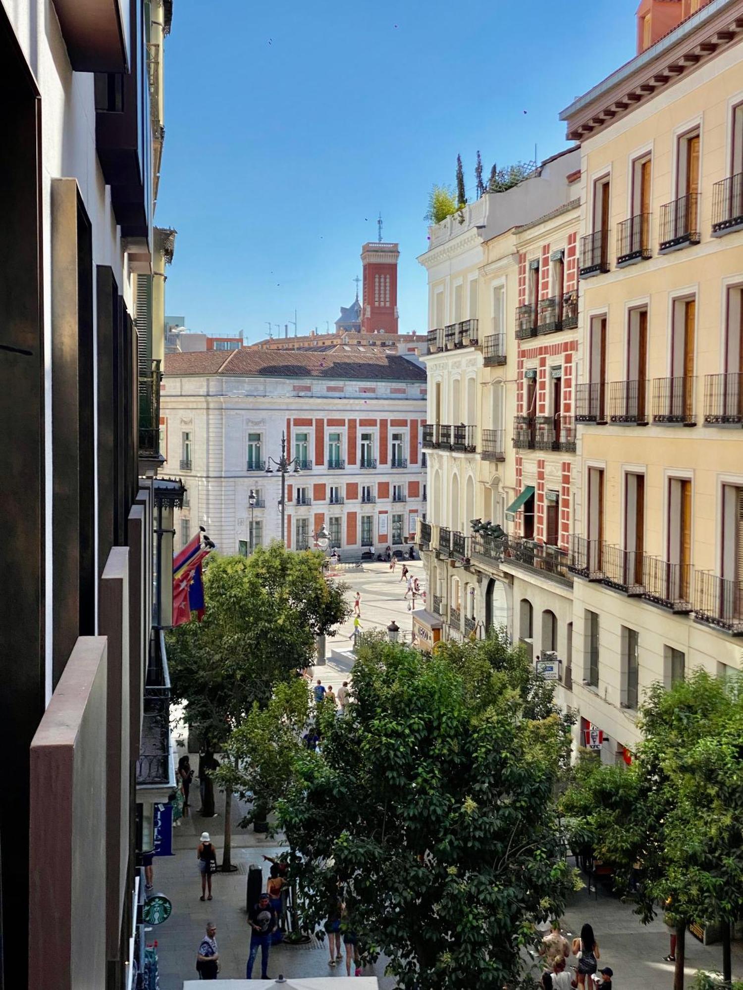 Puerta Del Sol Center - En El Centro De Madrid — Photos 3